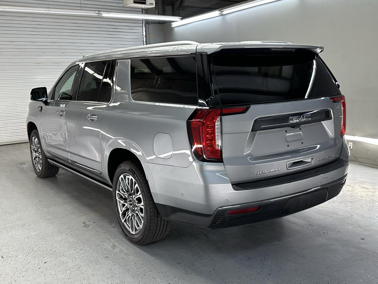 GMC Yukon XL Denali Ultimate 4WD 2023