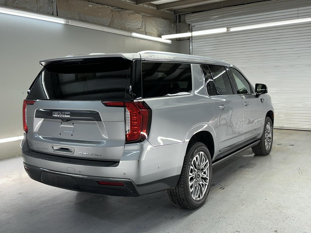 GMC Yukon XL Denali Ultimate 4WD 2023