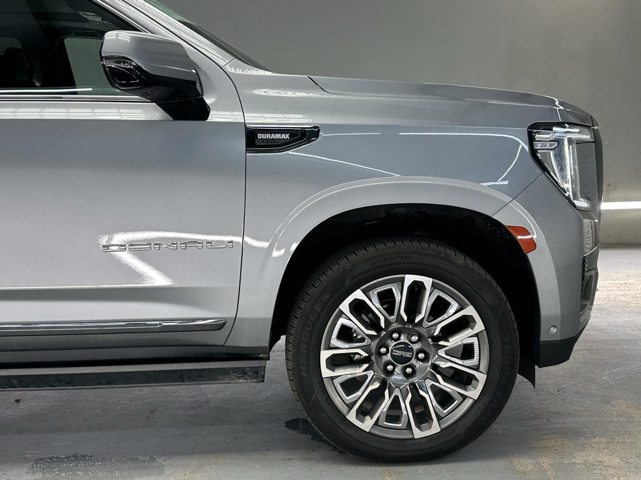 GMC Yukon XL Denali Ultimate 4WD 2023