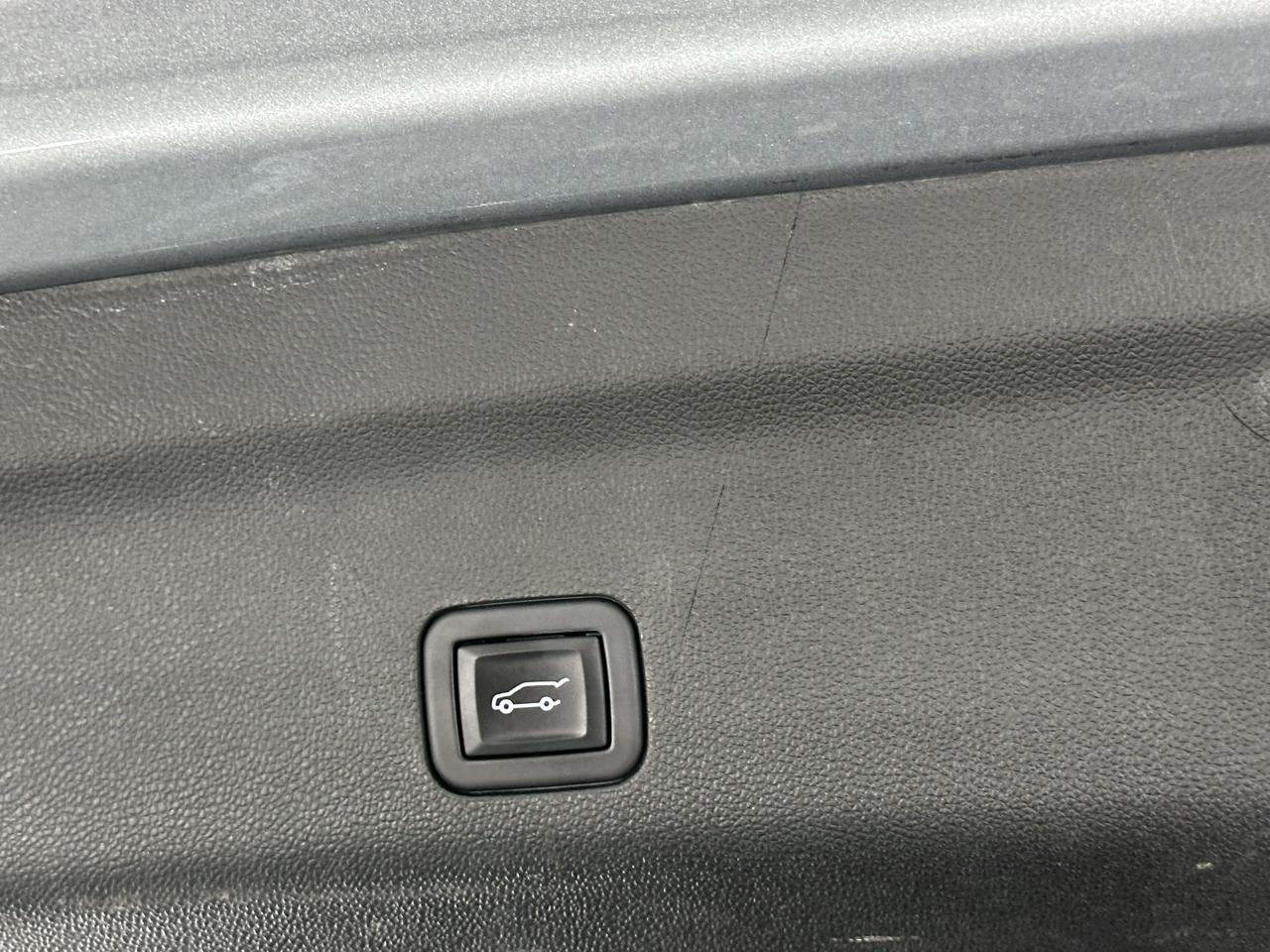 GMC Yukon XL Denali Ultimate 4WD 2023