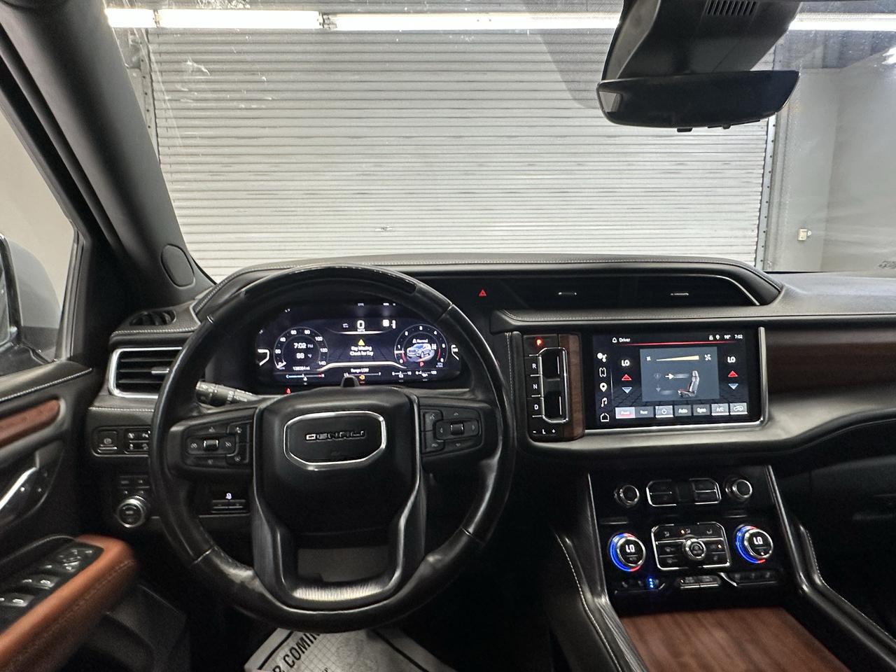 GMC Yukon XL Denali Ultimate 4WD 2023