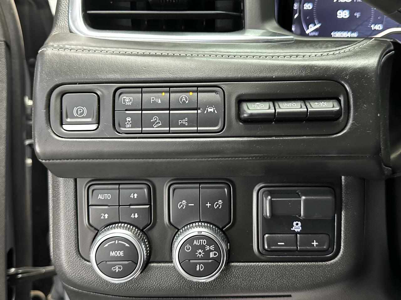 GMC Yukon XL Denali Ultimate 4WD 2023