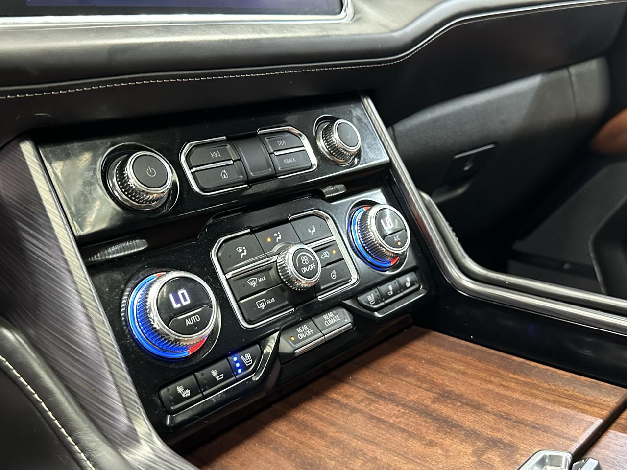 GMC Yukon XL Denali Ultimate 4WD 2023