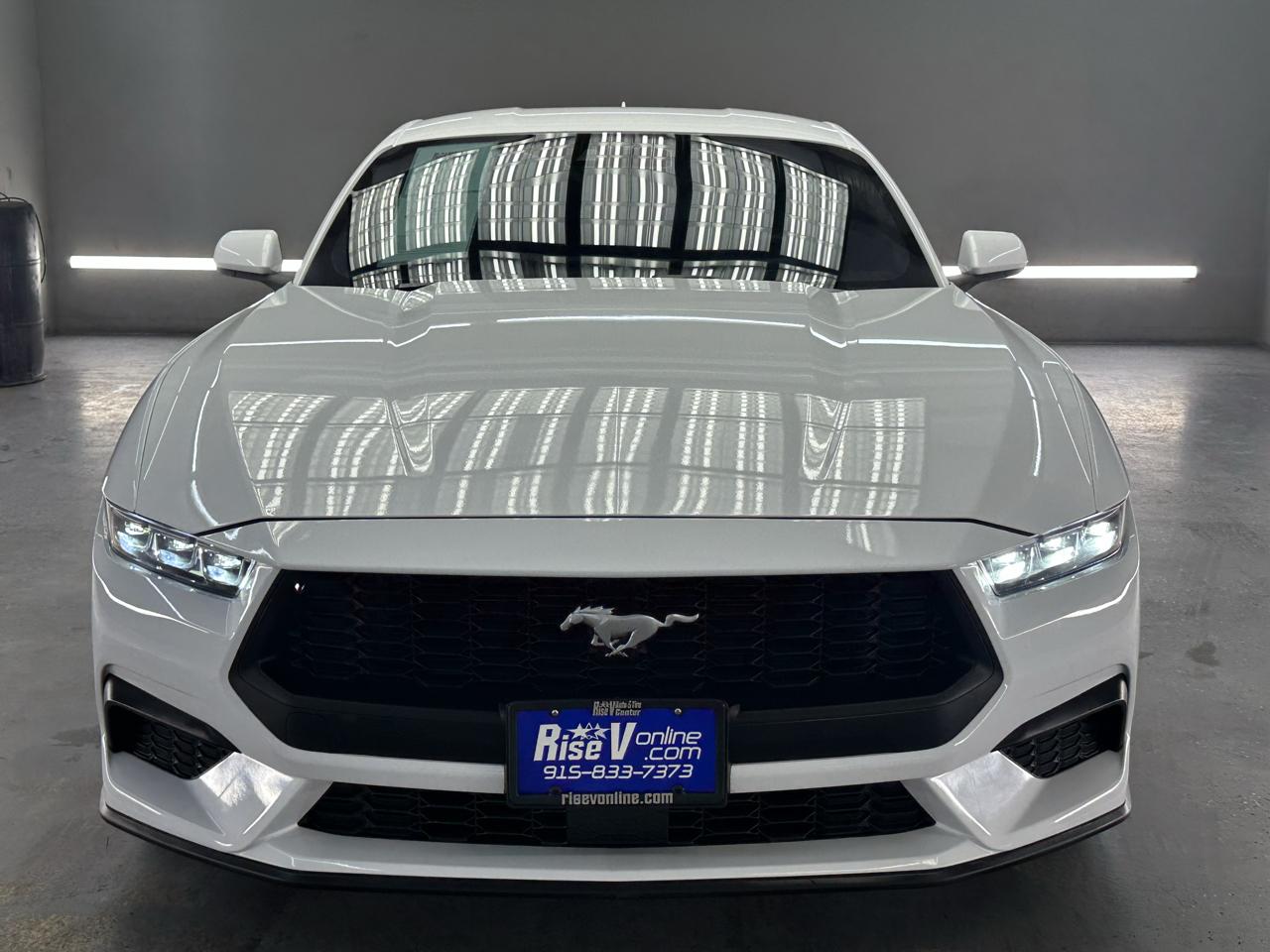 Ford Mustang EcoBoost Coupe 2024