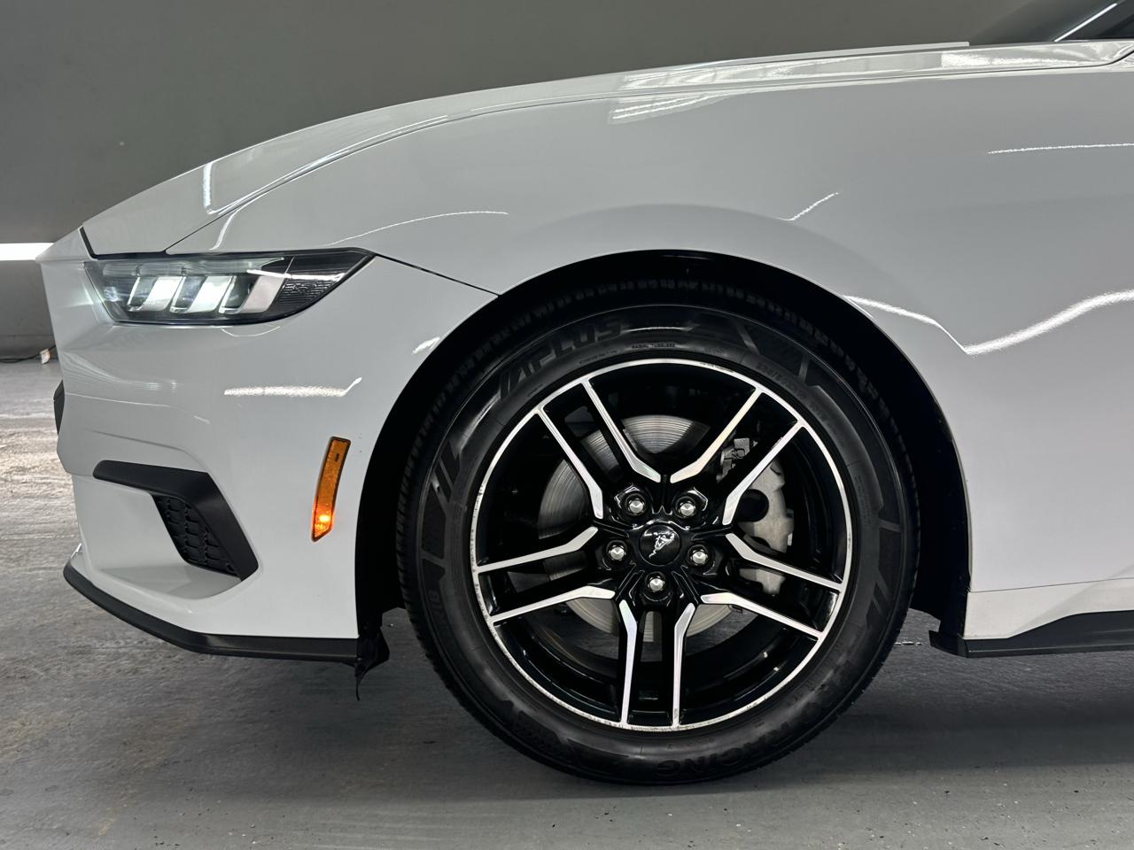 Ford Mustang EcoBoost Coupe 2024