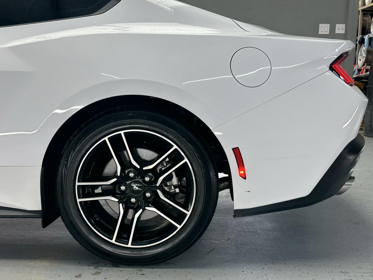 Ford Mustang EcoBoost Coupe 2024