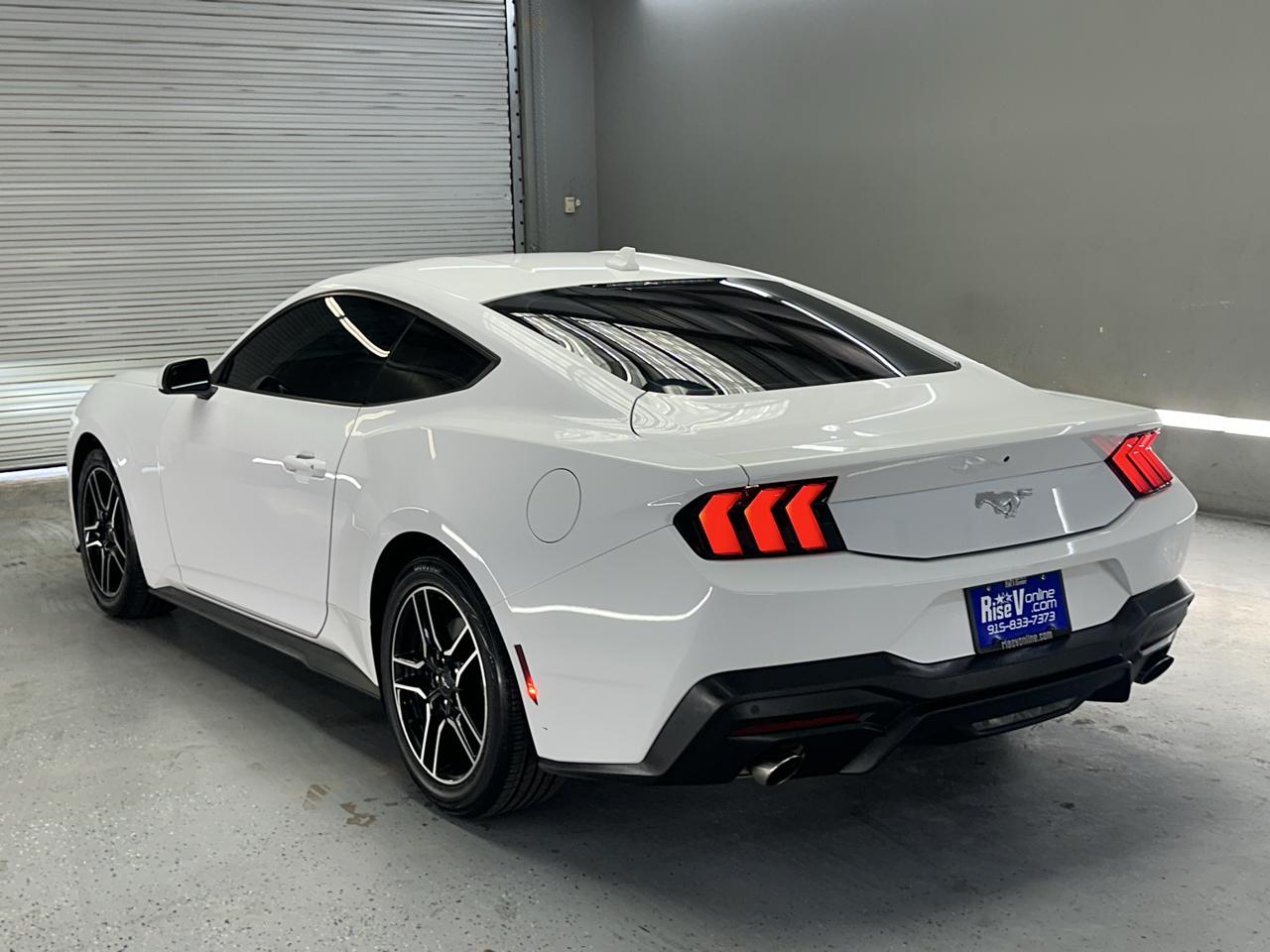 Ford Mustang EcoBoost Coupe 2024
