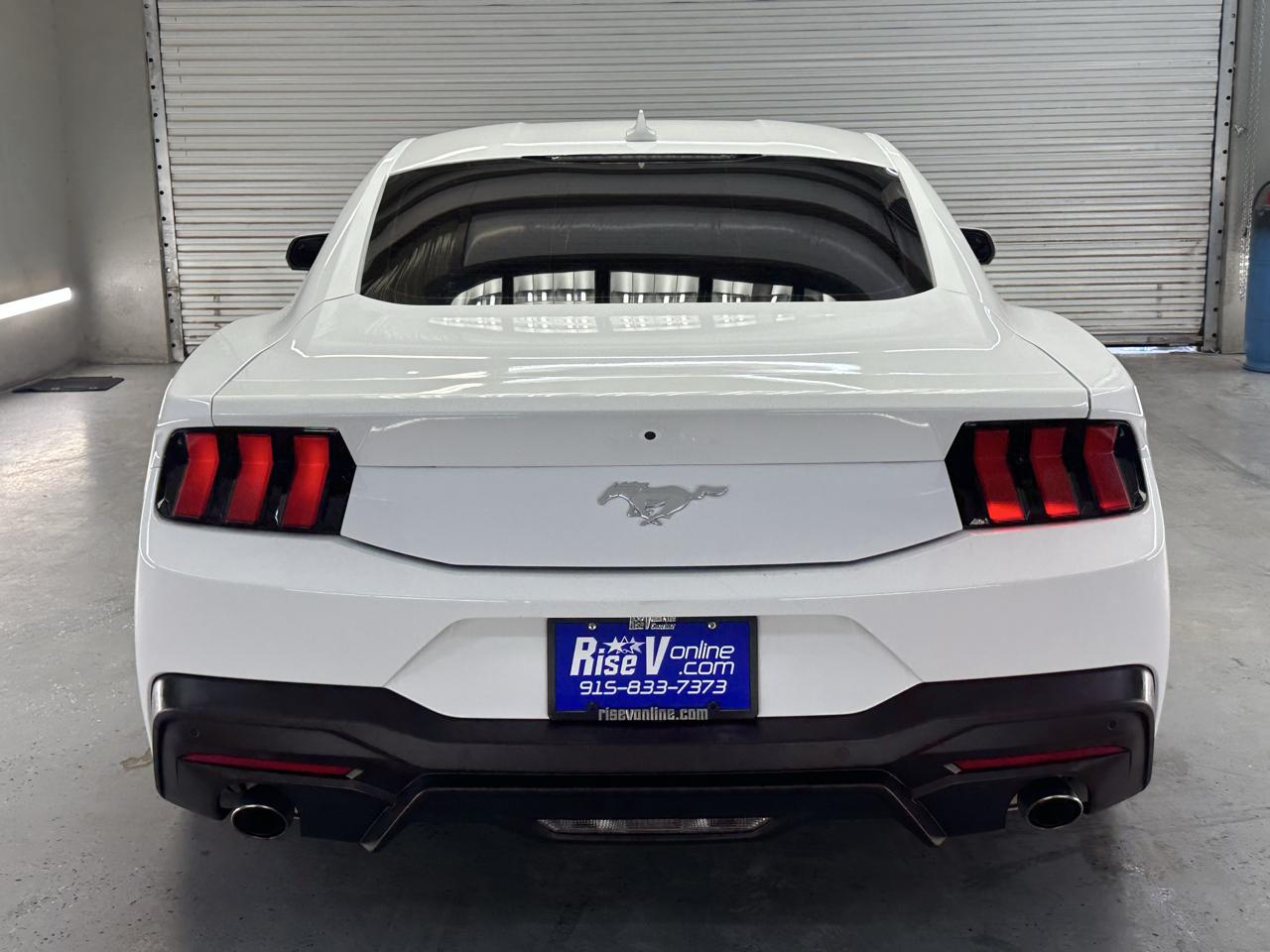 Ford Mustang EcoBoost Coupe 2024