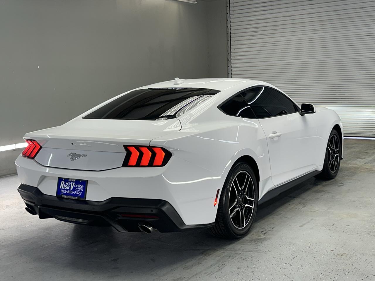 Ford Mustang EcoBoost Coupe 2024