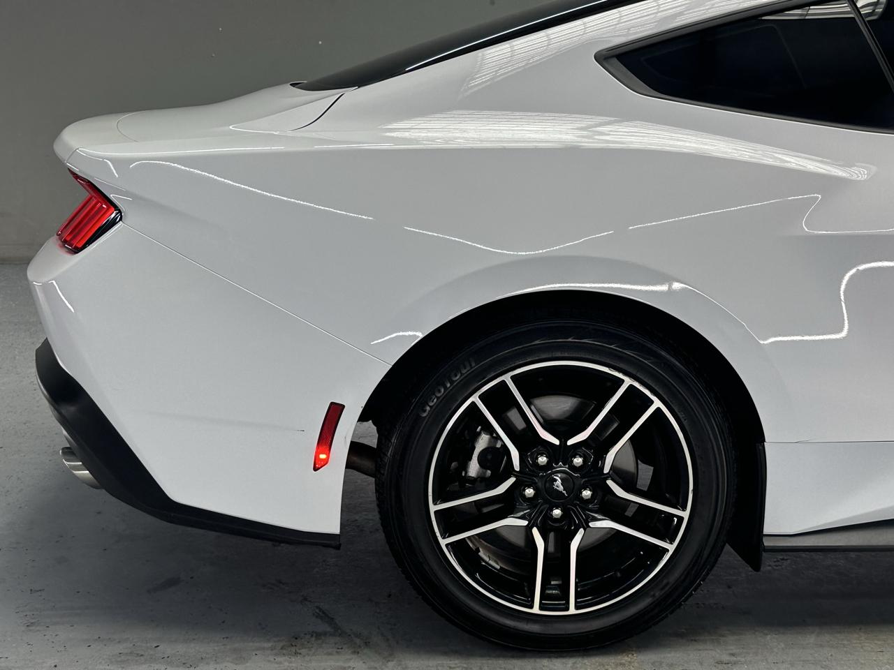 Ford Mustang EcoBoost Coupe 2024