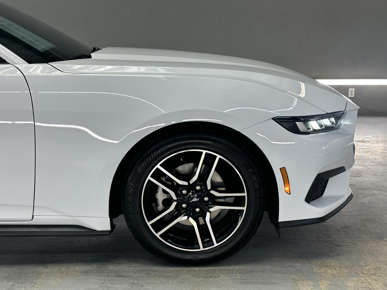 Ford Mustang EcoBoost Coupe 2024