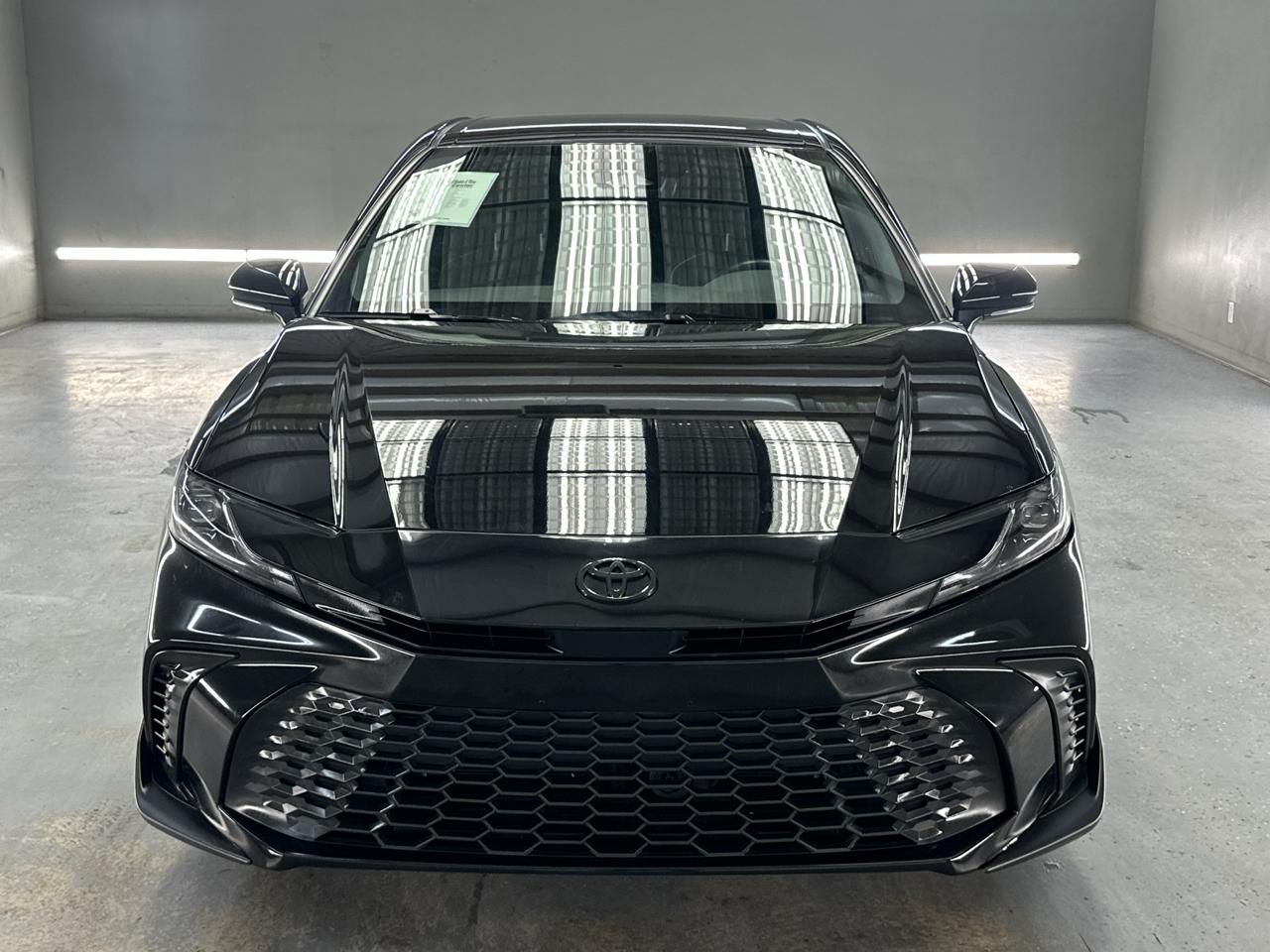 Toyota Camry Hybrid SE 2025
