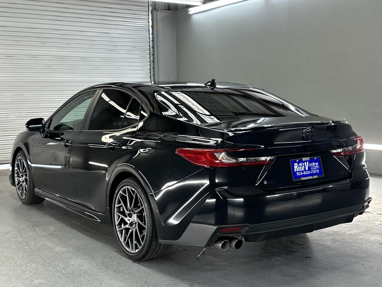 Toyota Camry Hybrid SE 2025