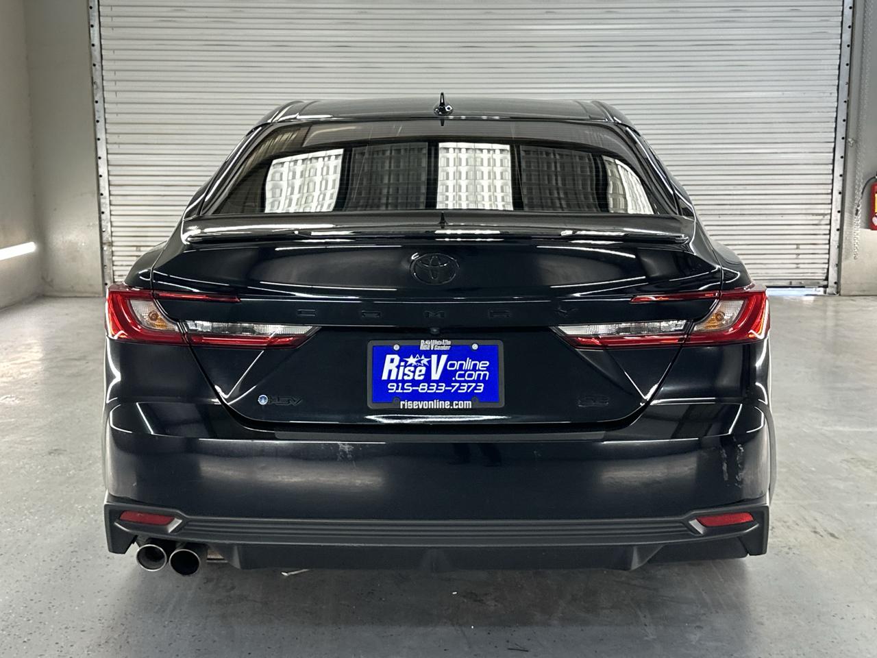 Toyota Camry Hybrid SE 2025