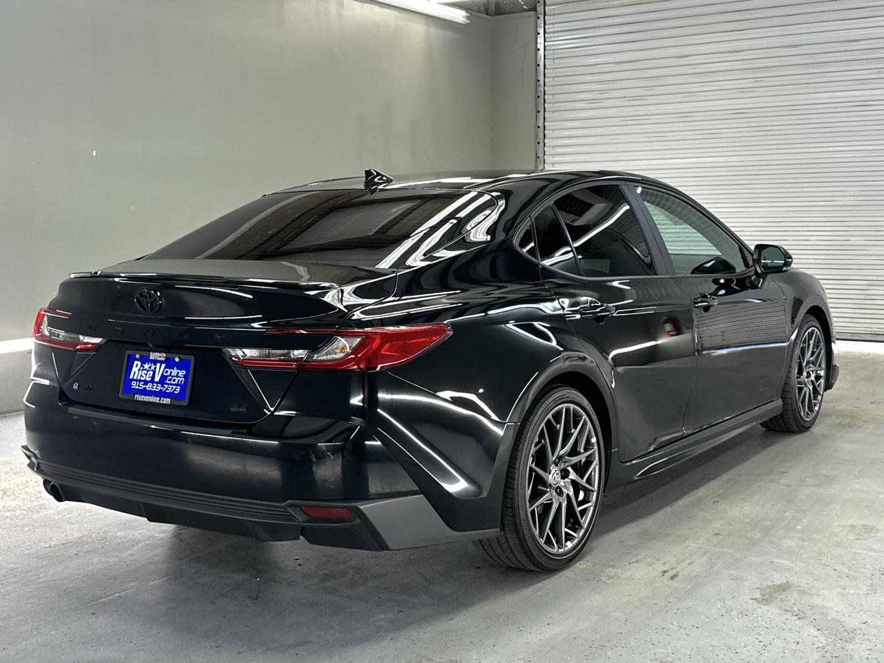 Toyota Camry Hybrid SE 2025
