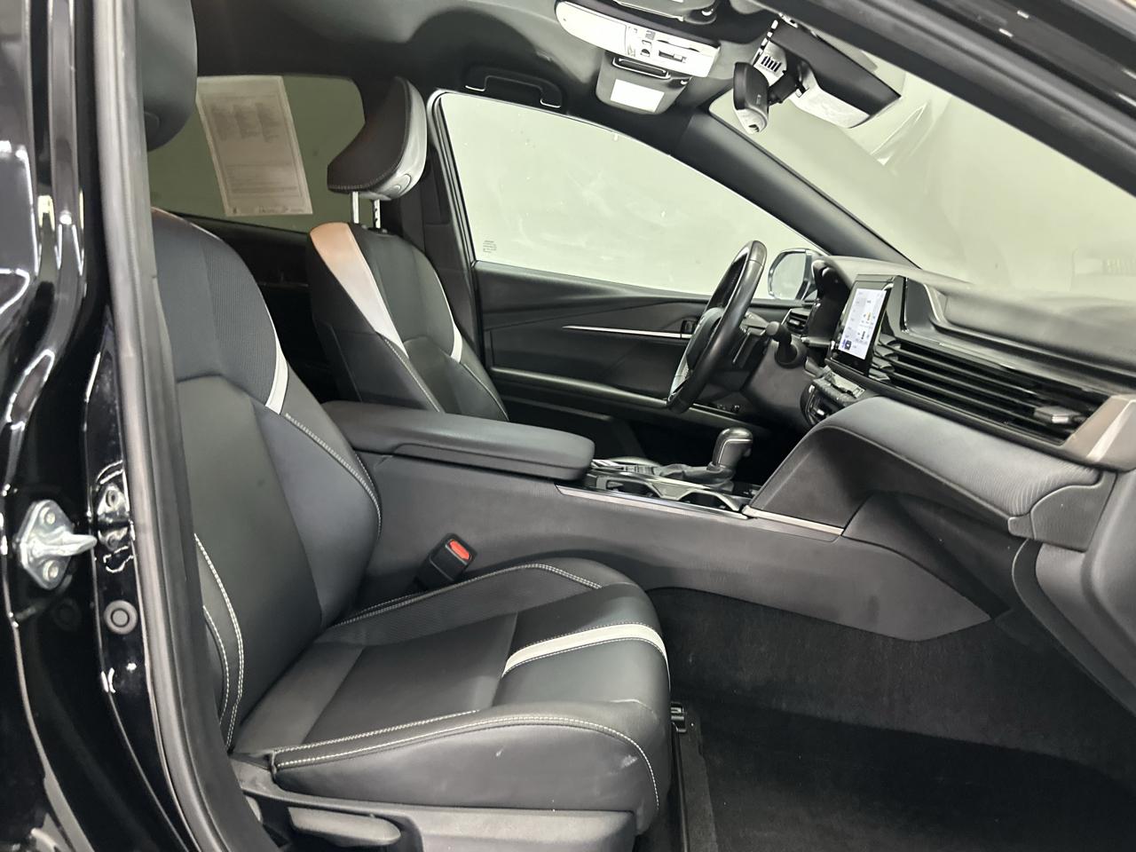 Toyota Camry Hybrid SE 2025