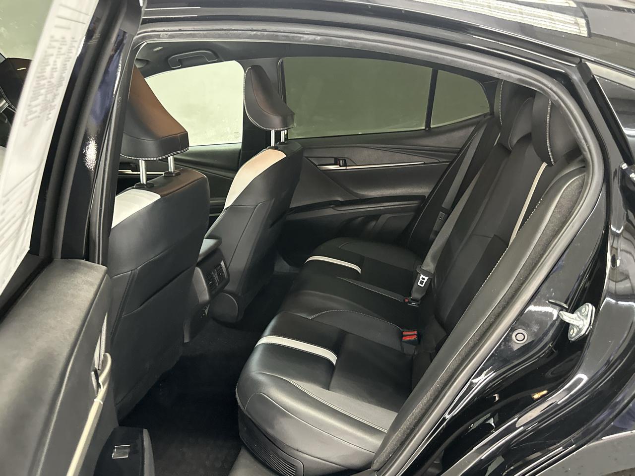 Toyota Camry Hybrid SE 2025
