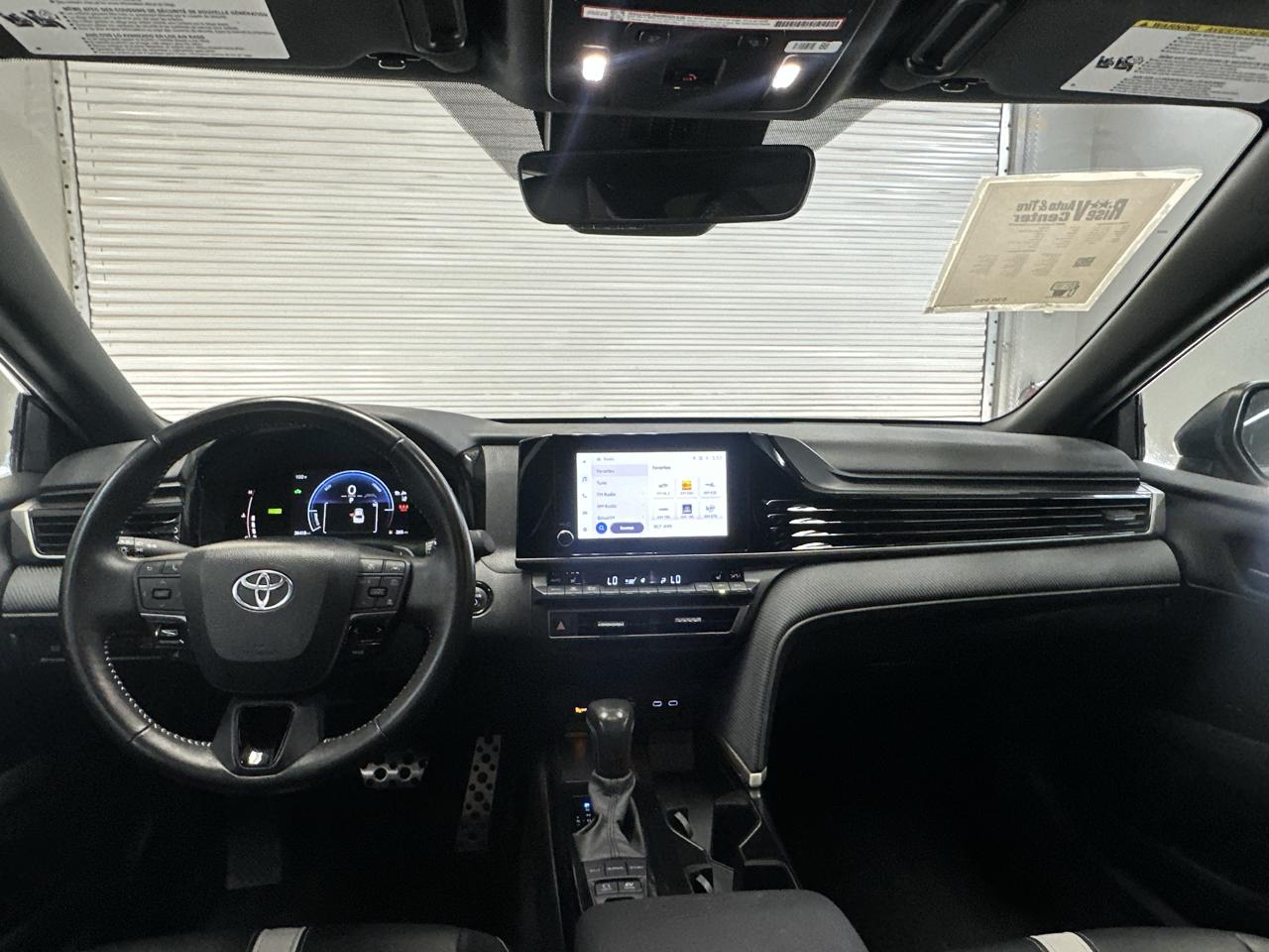 Toyota Camry Hybrid SE 2025