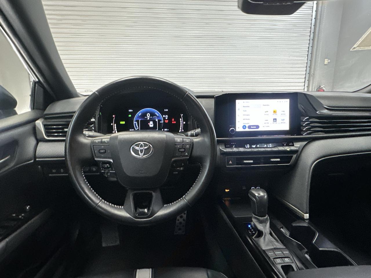 Toyota Camry Hybrid SE 2025