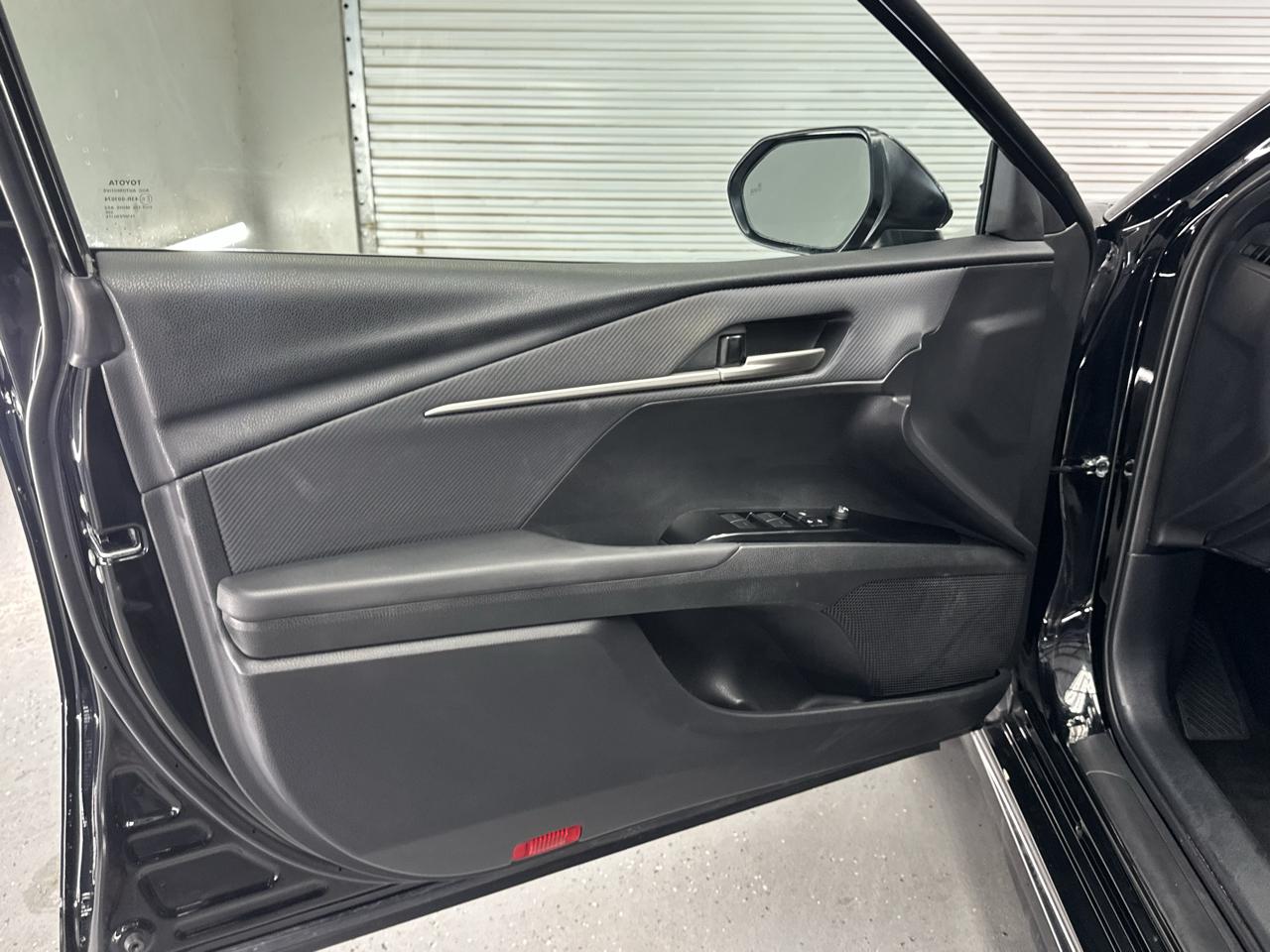 Toyota Camry Hybrid SE 2025