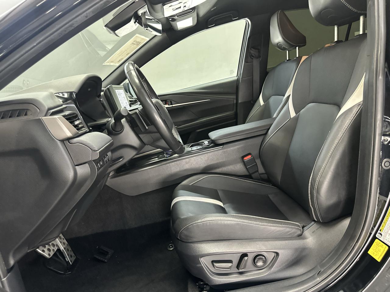 Toyota Camry Hybrid SE 2025