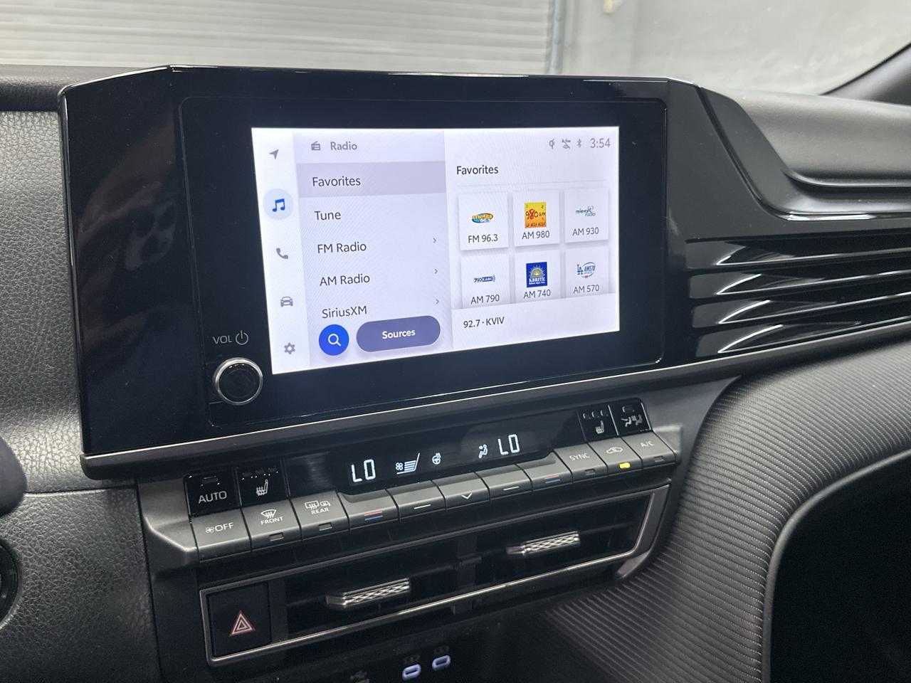 Toyota Camry Hybrid SE 2025