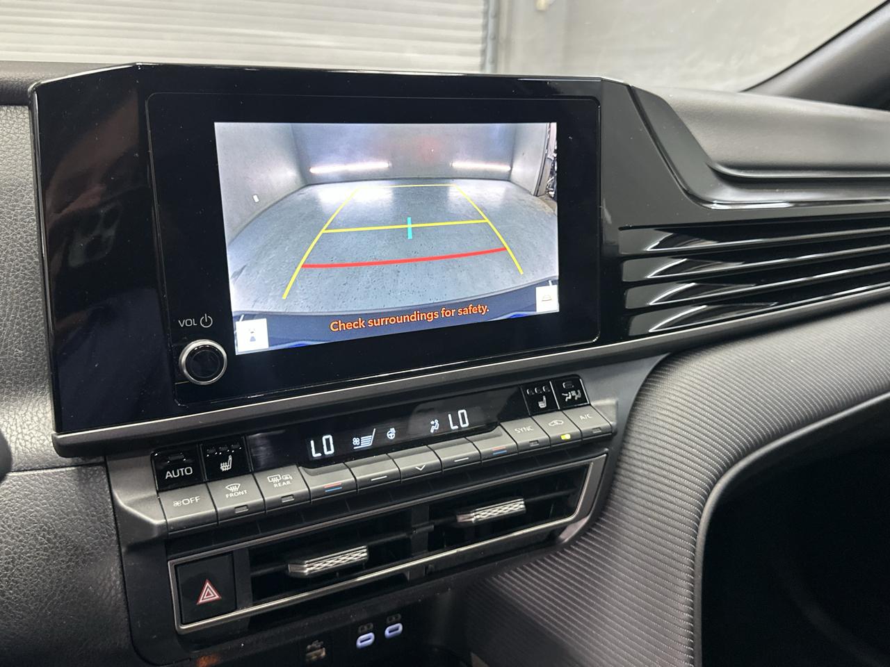 Toyota Camry Hybrid SE 2025