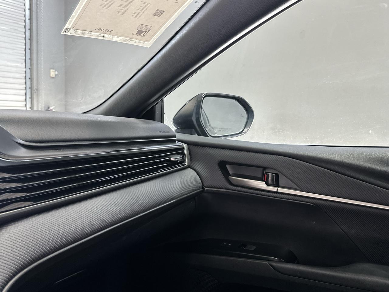 Toyota Camry Hybrid SE 2025