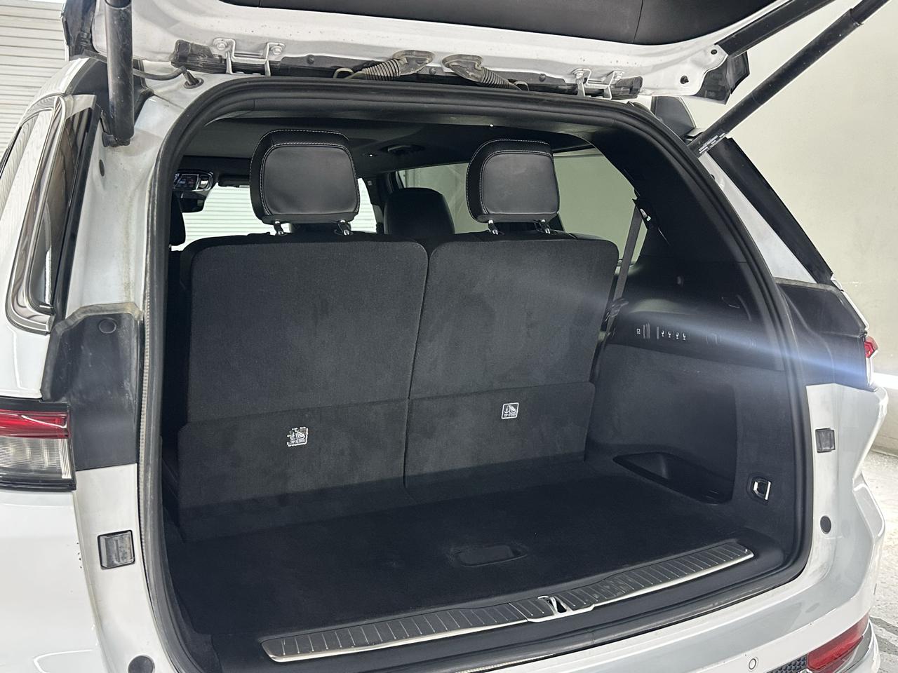 Jeep Grand Cherokee L Overland 4WD 2023