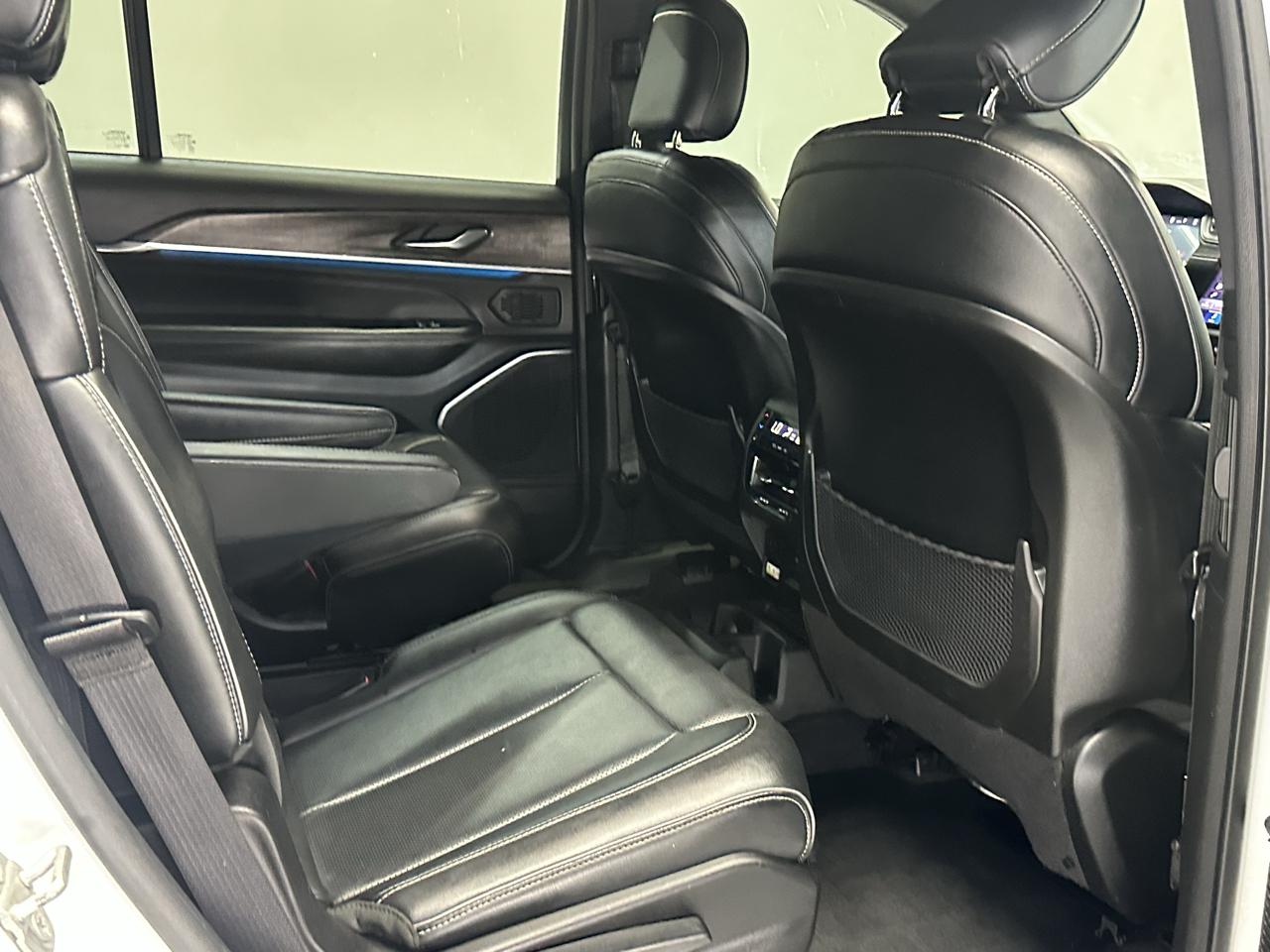 Jeep Grand Cherokee L Overland 4WD 2023