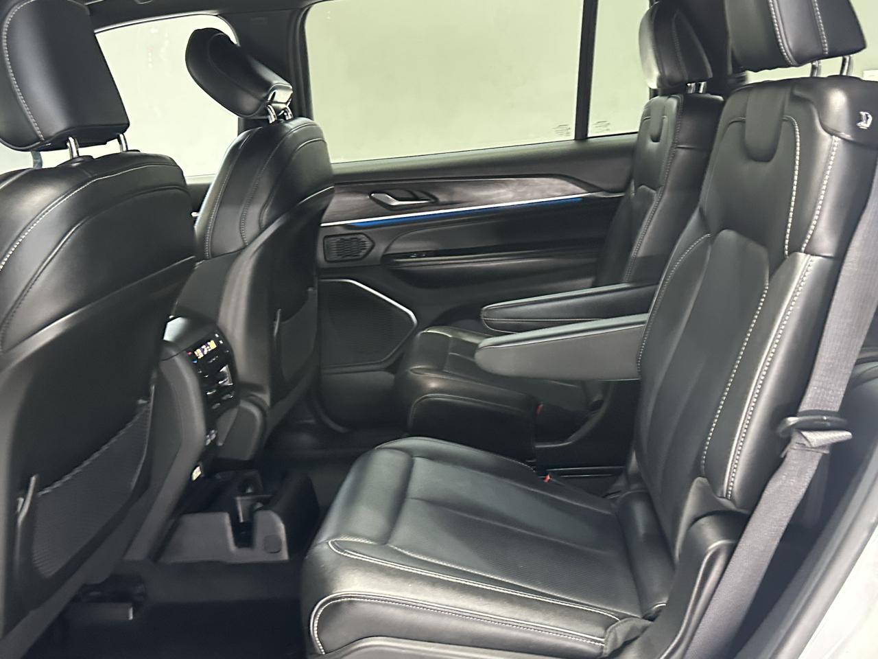 Jeep Grand Cherokee L Overland 4WD 2023