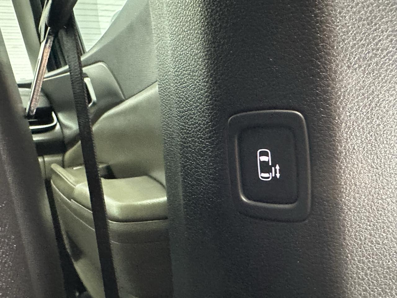 Kia Carnival Hybrid EX 2025