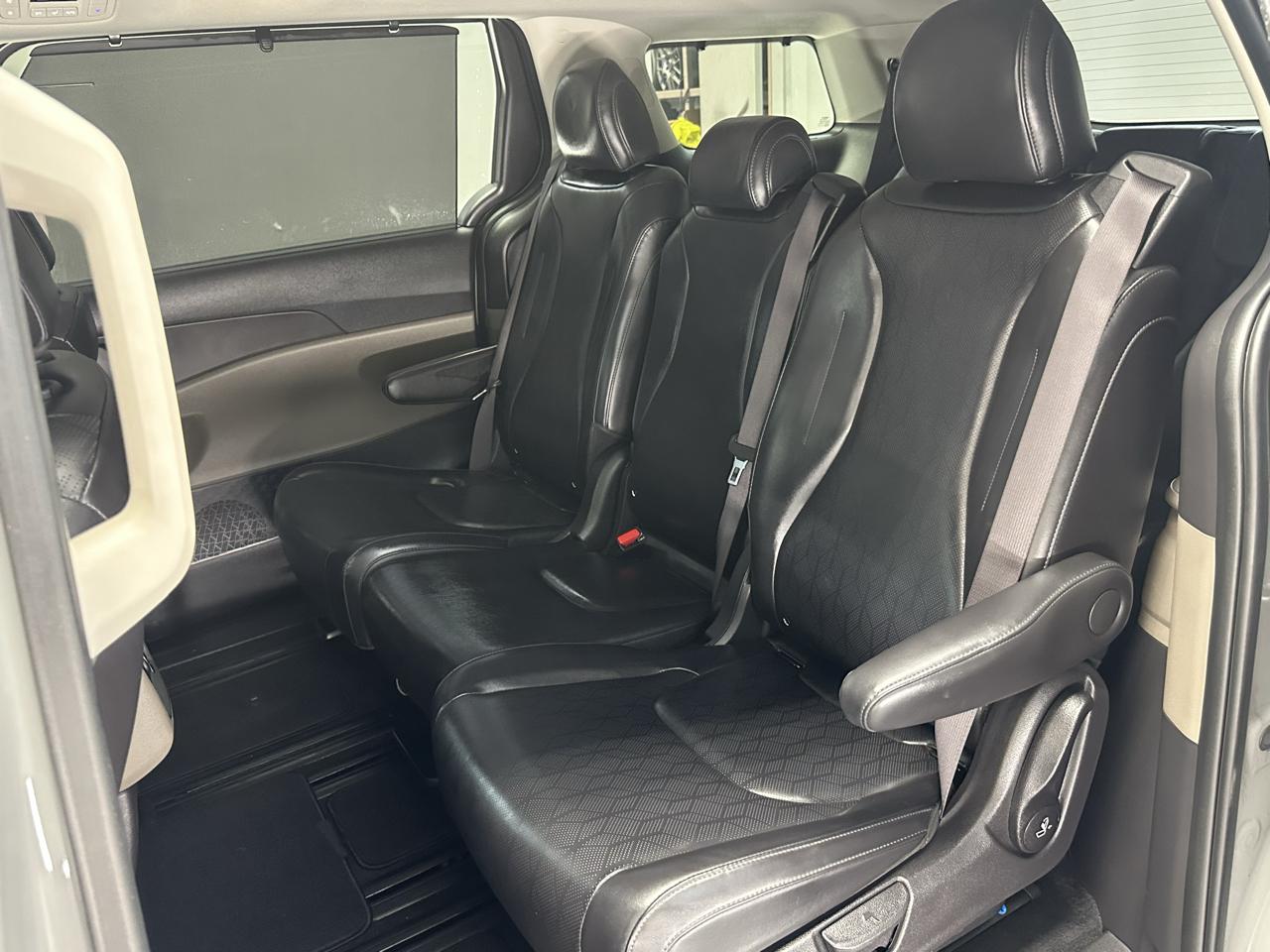Kia Carnival Hybrid EX 2025
