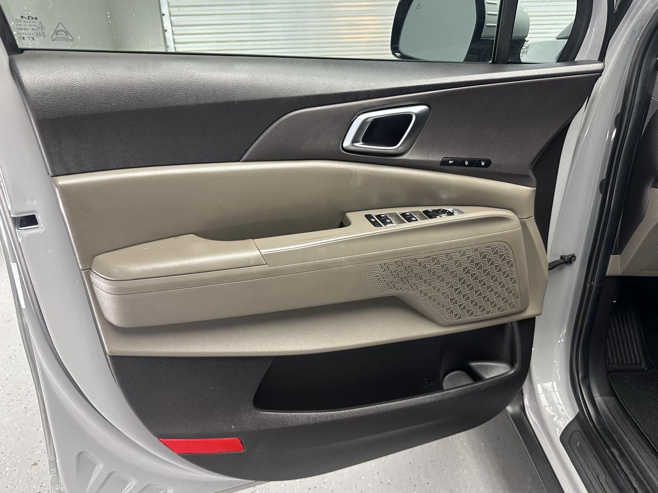 Kia Carnival Hybrid EX 2025