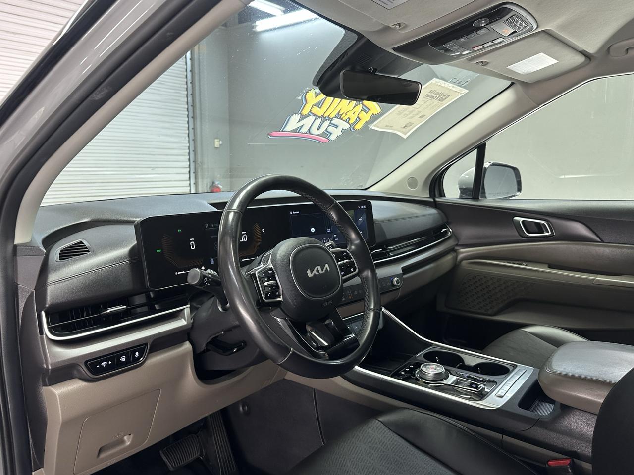 Kia Carnival Hybrid EX 2025
