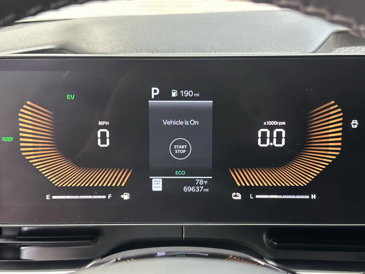 Kia Carnival Hybrid EX 2025