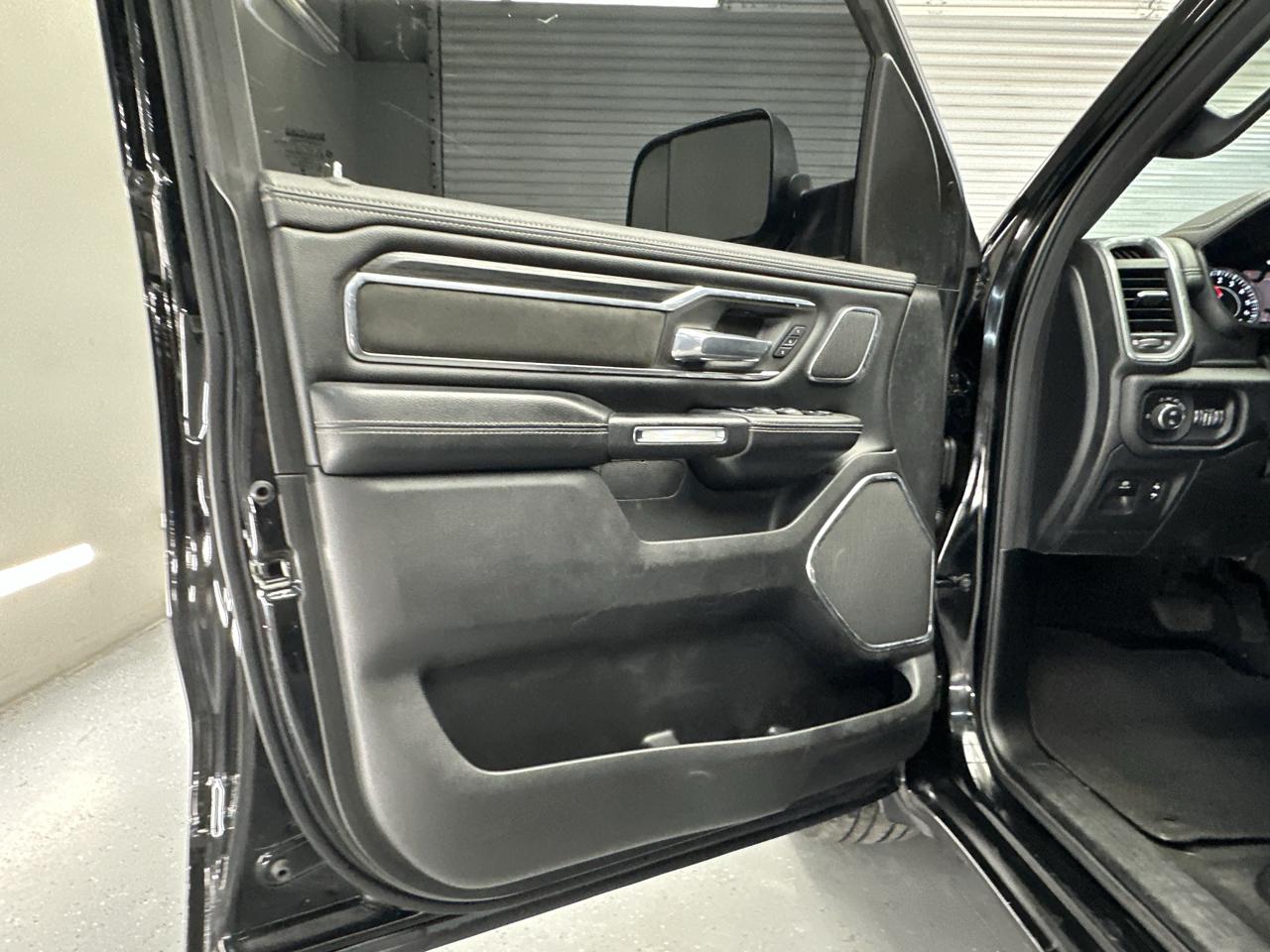 RAM 1500 Laramie Crew Cab 2WD 2024