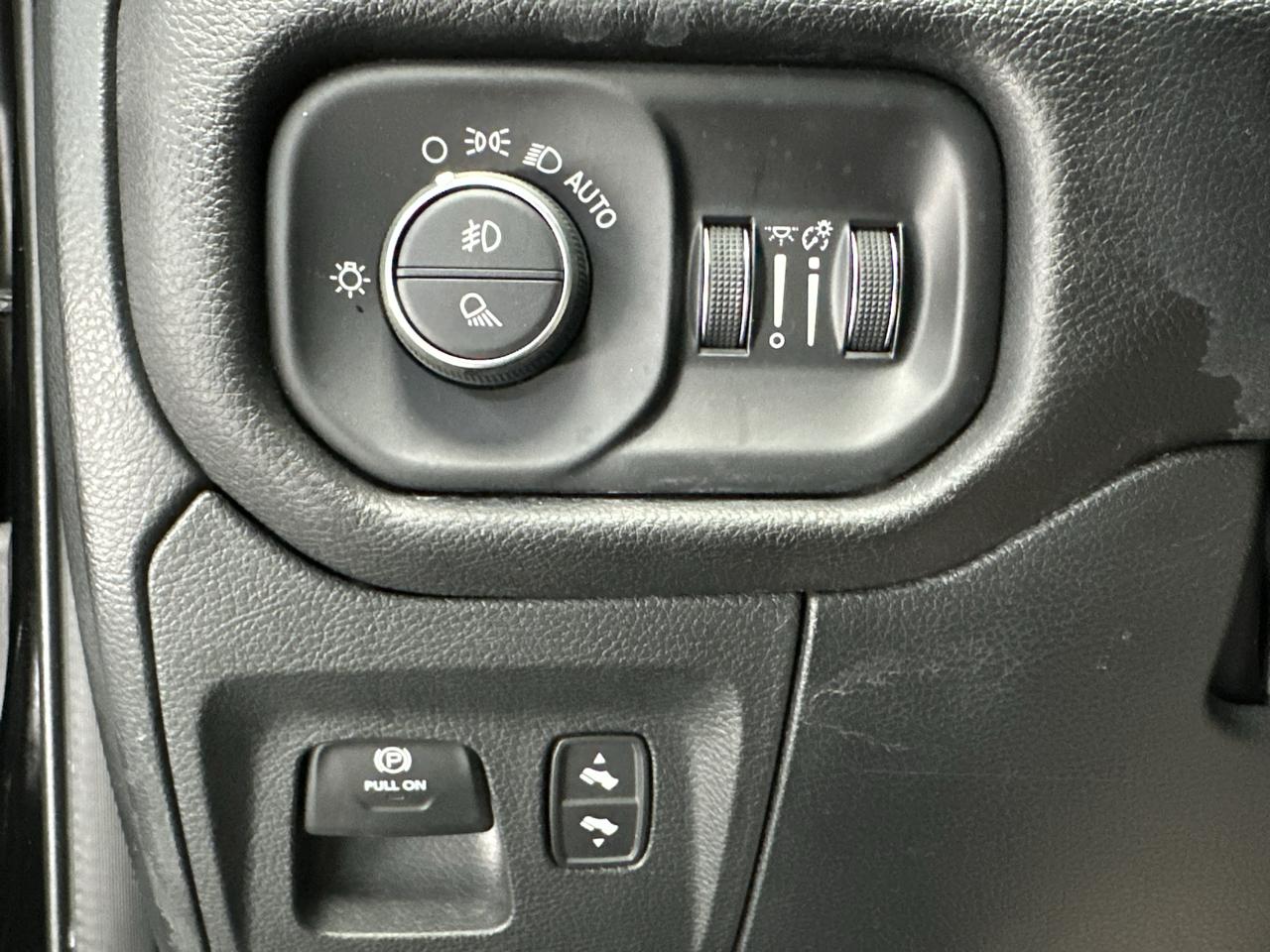 RAM 1500 Laramie Crew Cab 2WD 2024
