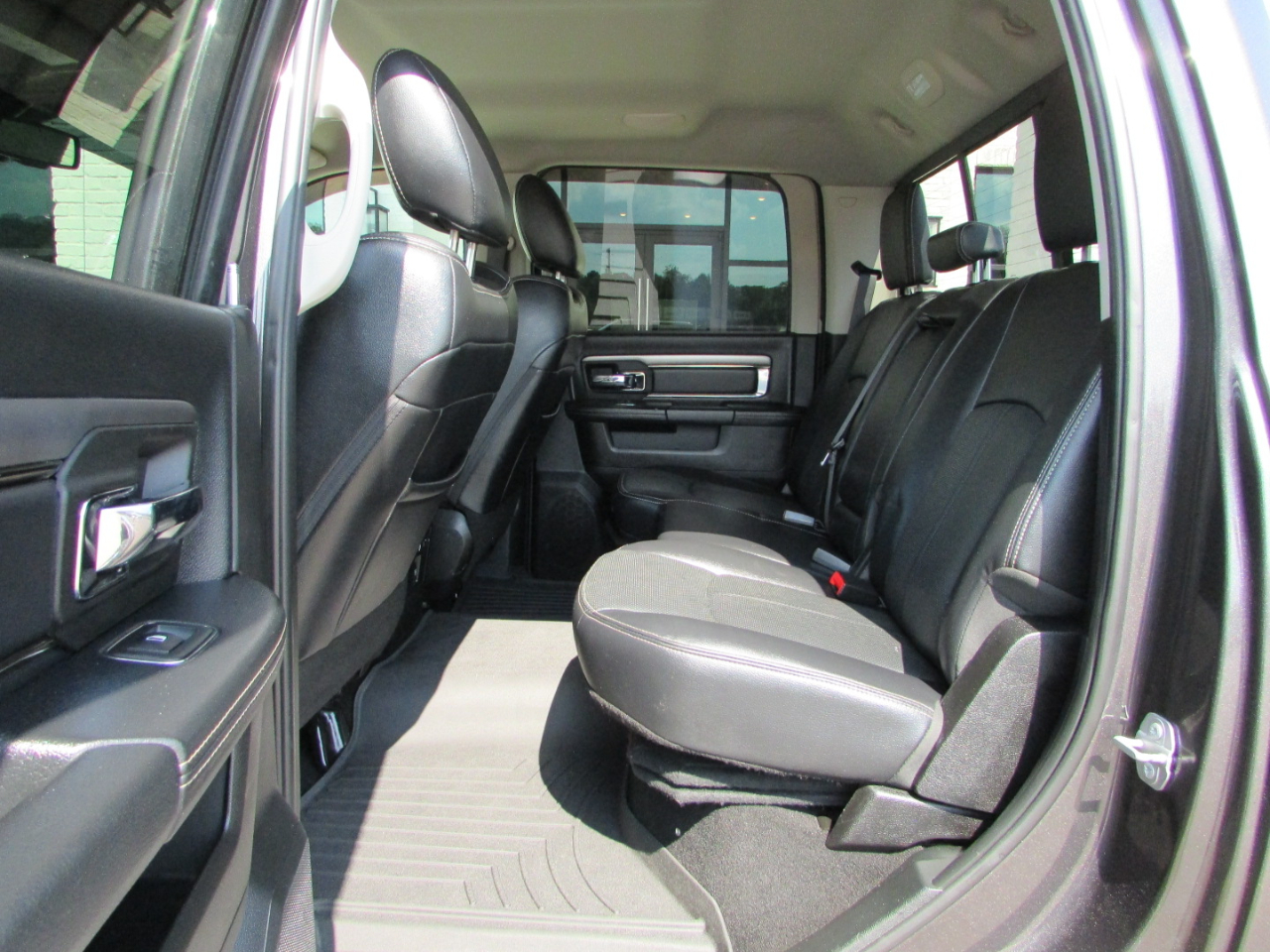 RAM 2500 Laramie 4x4 Crew Cab 6'4" Box 2018 RAM 2500 Laramie 4x4 Crew Cab 6'4" Box 2018