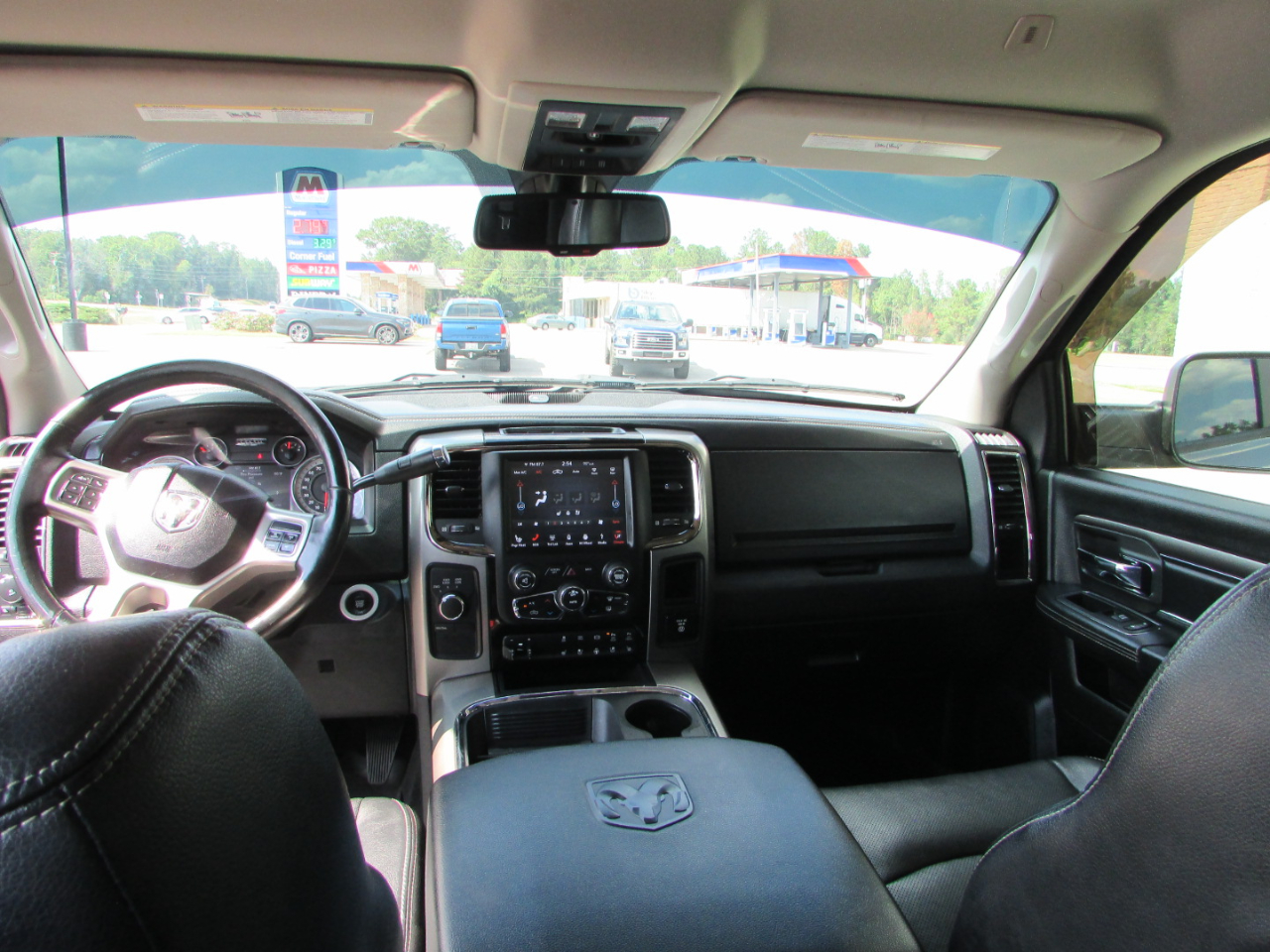 RAM 2500 Laramie 4x4 Crew Cab 6'4" Box 2018 RAM 2500 Laramie 4x4 Crew Cab 6'4" Box 2018