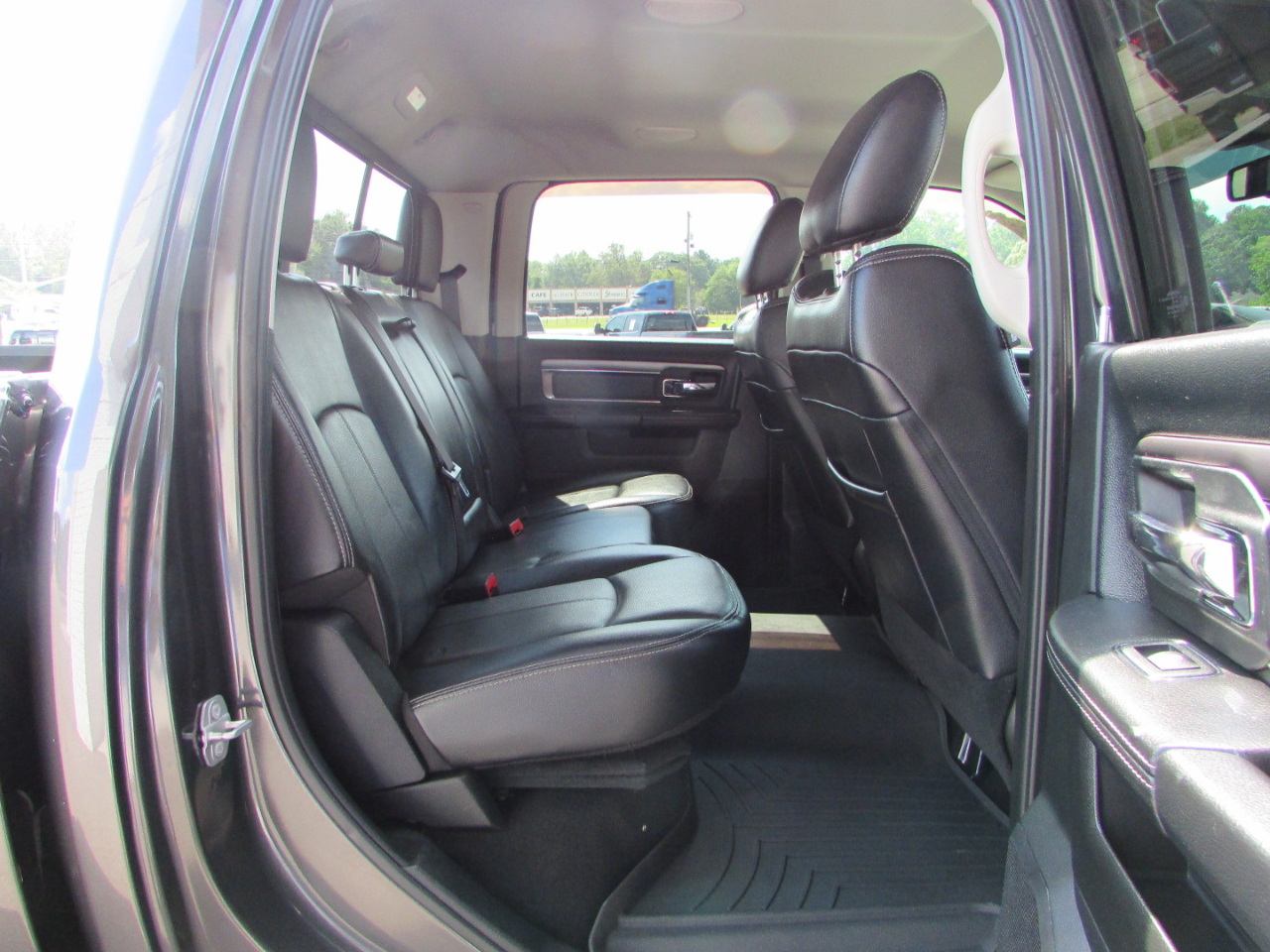 RAM 2500 Laramie 4x4 Crew Cab 6'4" Box 2018 RAM 2500 Laramie 4x4 Crew Cab 6'4" Box 2018