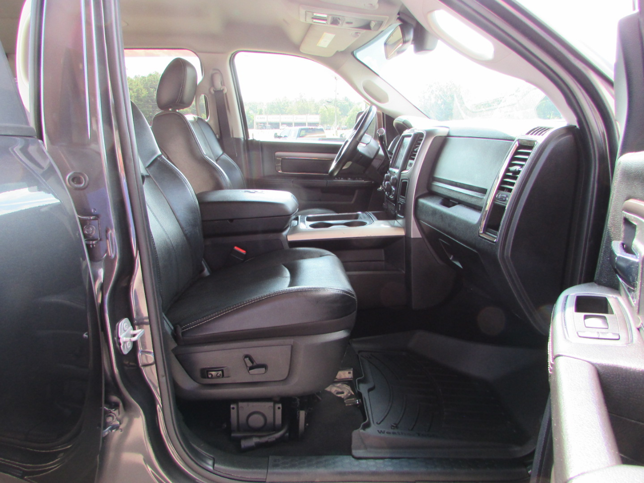 RAM 2500 Laramie 4x4 Crew Cab 6'4" Box 2018 RAM 2500 Laramie 4x4 Crew Cab 6'4" Box 2018