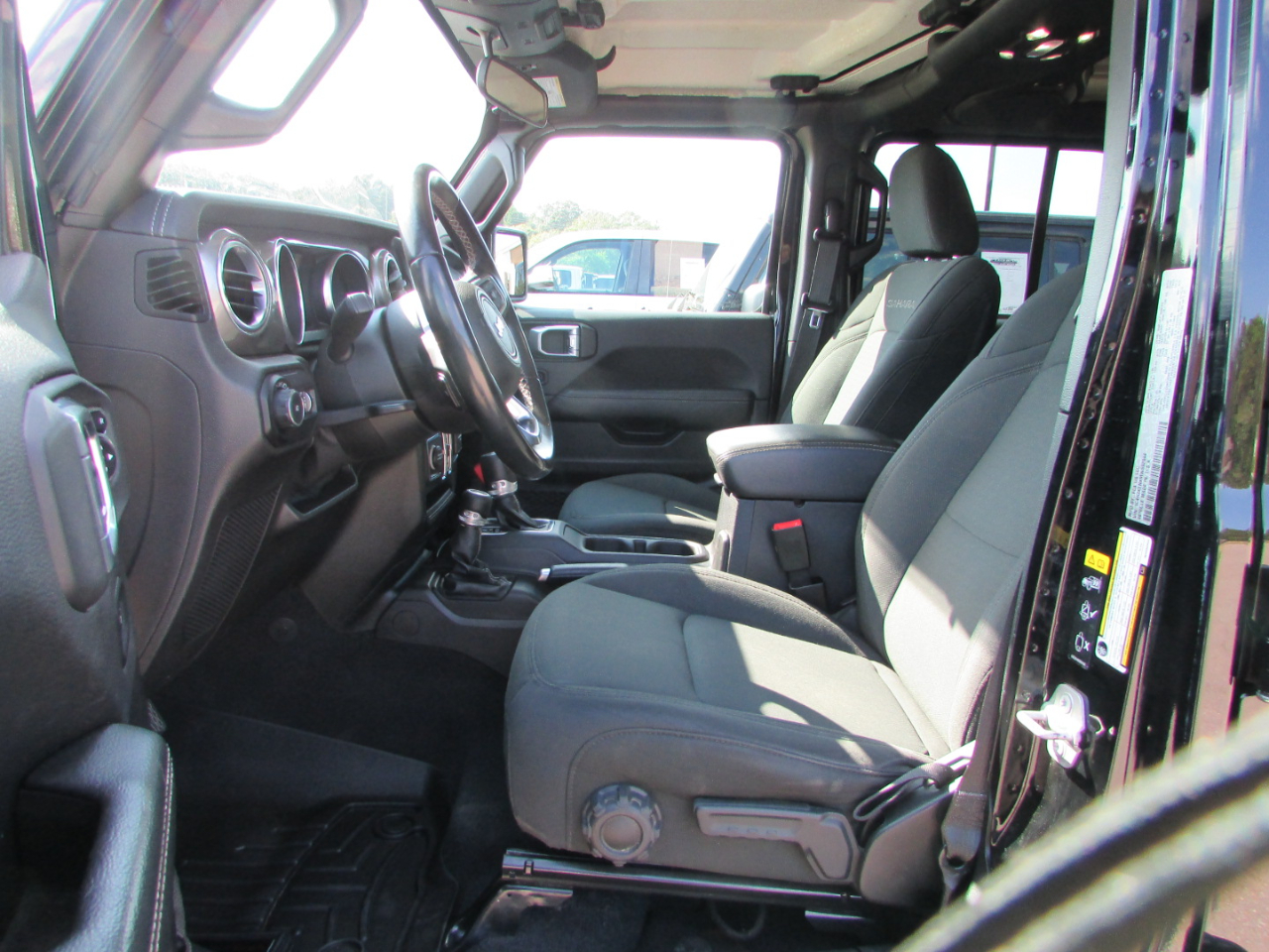 RAM 2500 Laramie 4x4 Crew Cab 6'4" Box 2018 RAM 2500 Laramie 4x4 Crew Cab 6'4" Box 2018