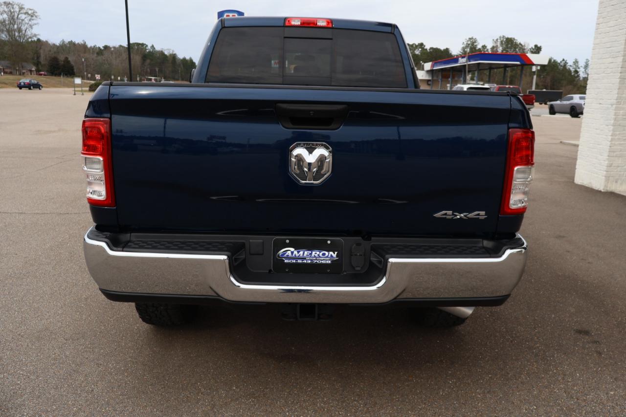 RAM 2500 Tradesman 4x4 Crew Cab 6'4" Box 2020
