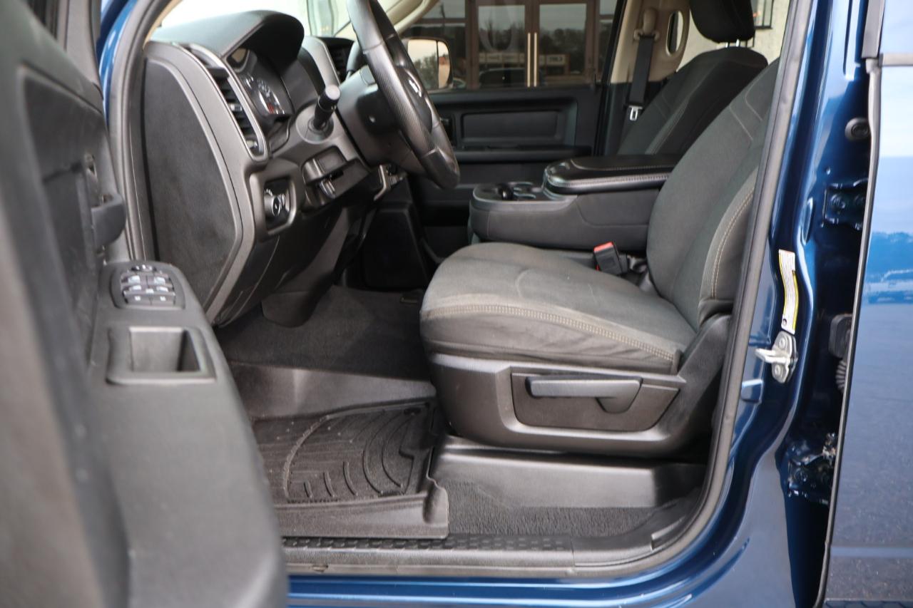 RAM 2500 Tradesman 4x4 Crew Cab 6'4" Box 2020