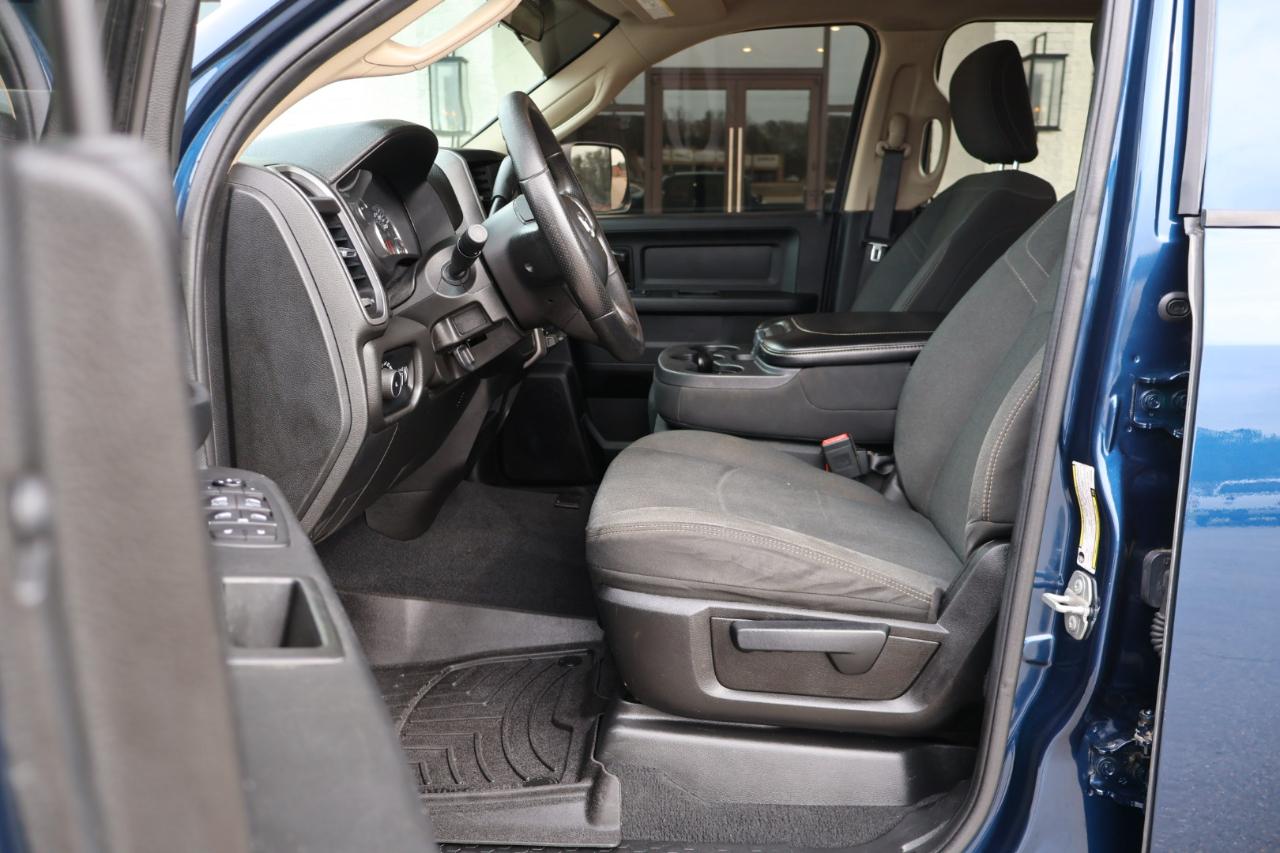 RAM 2500 Tradesman 4x4 Crew Cab 6'4" Box 2020