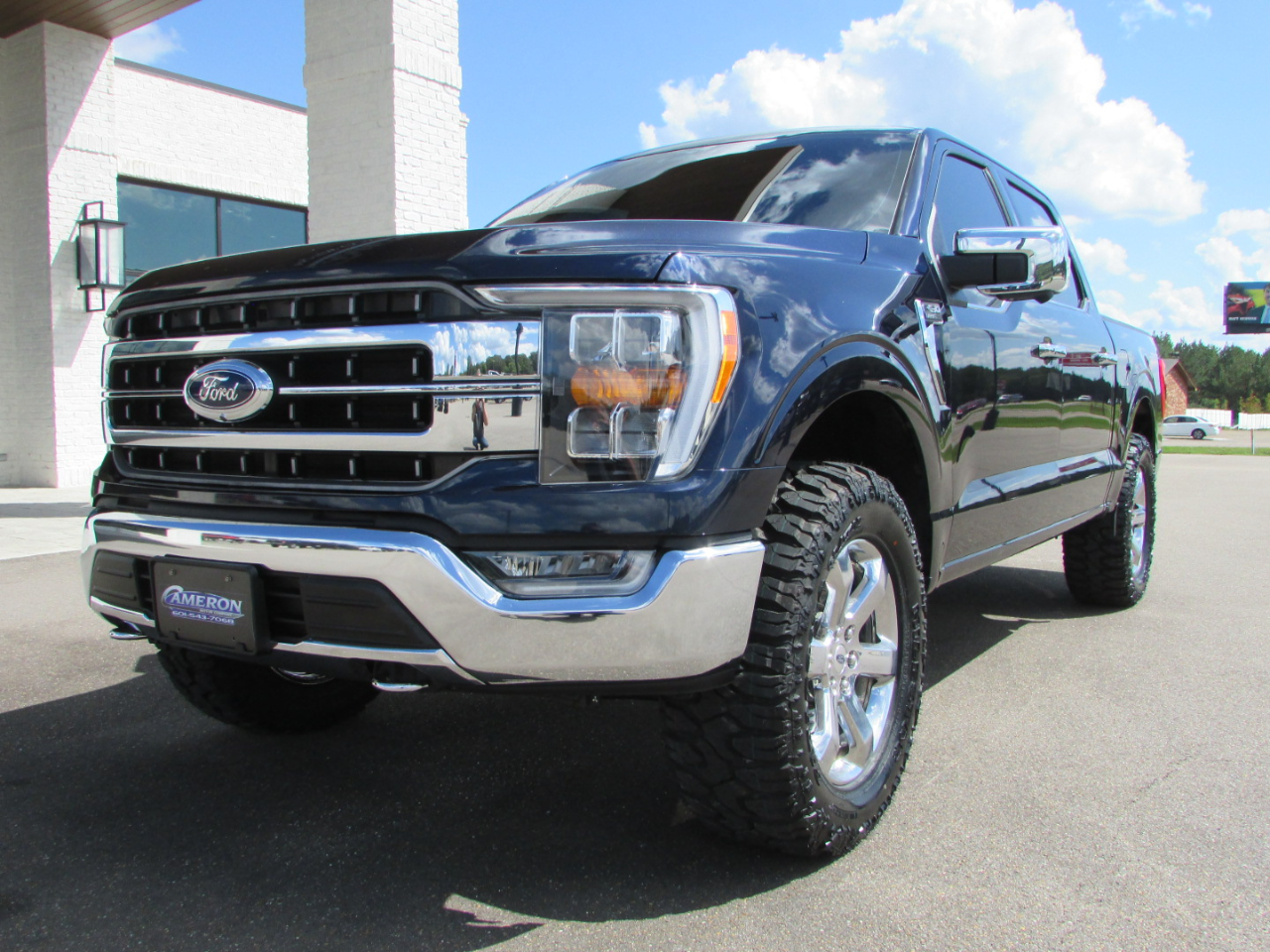 2023 Ford F-150 Lariat photo 2