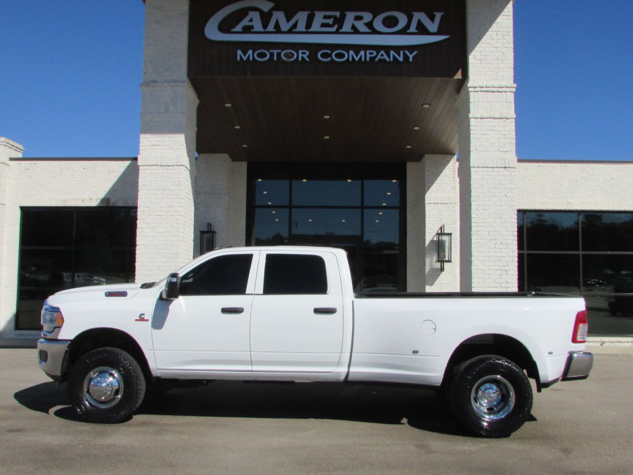 2023 RAM 3500 Tradesman 4x4 Crew Cab 8' Box