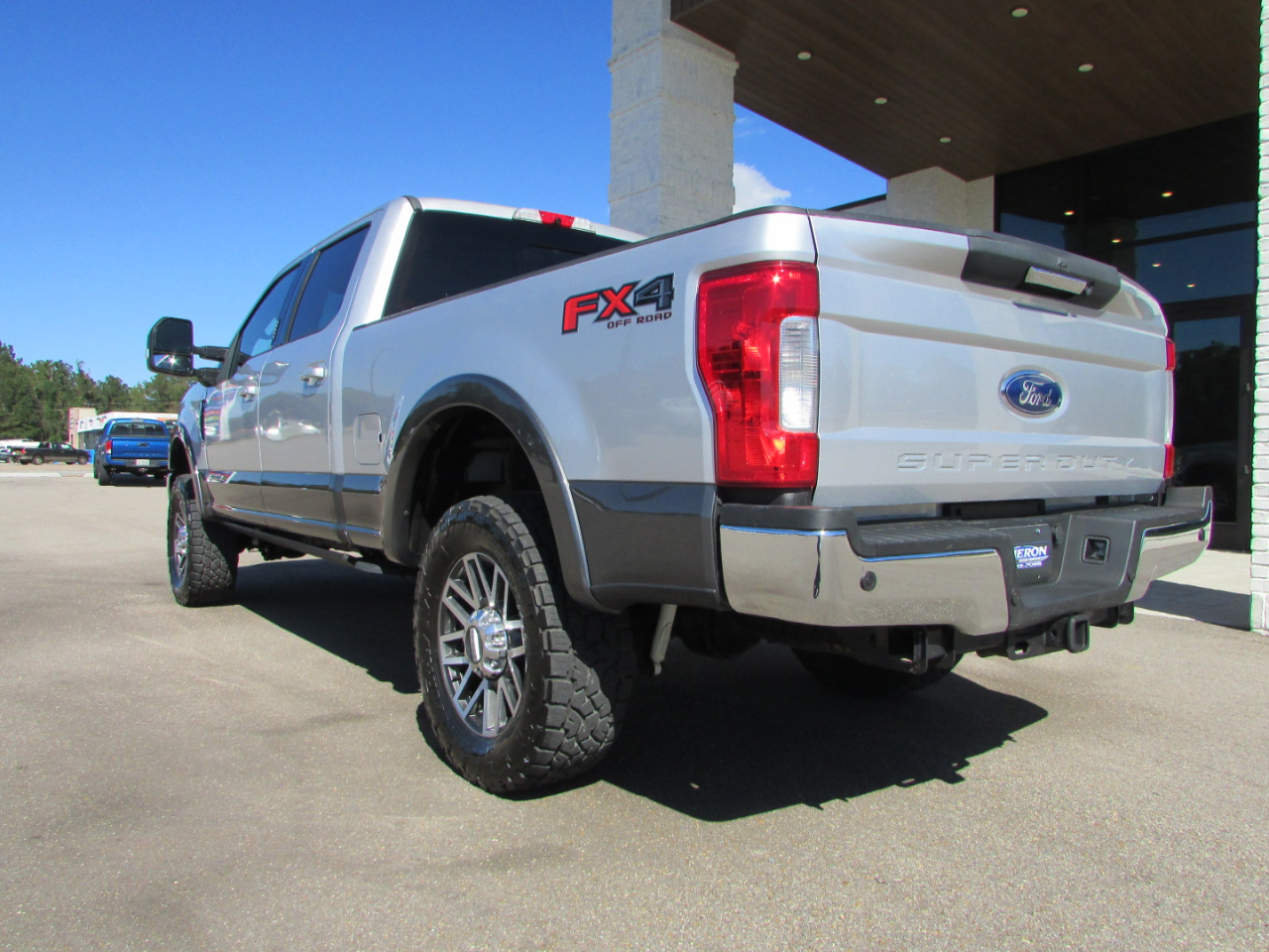 Ford F250SD Lariat Crew Cab 4WD 2017 Ford F250SD Lariat Crew Cab 4WD 2017