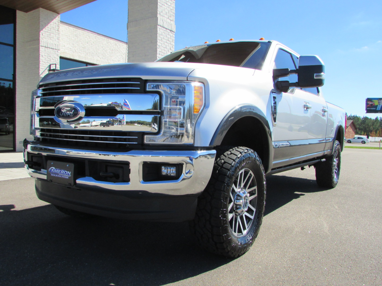 Ford F250SD Lariat Crew Cab 4WD 2017 Ford F250SD Lariat Crew Cab 4WD 2017